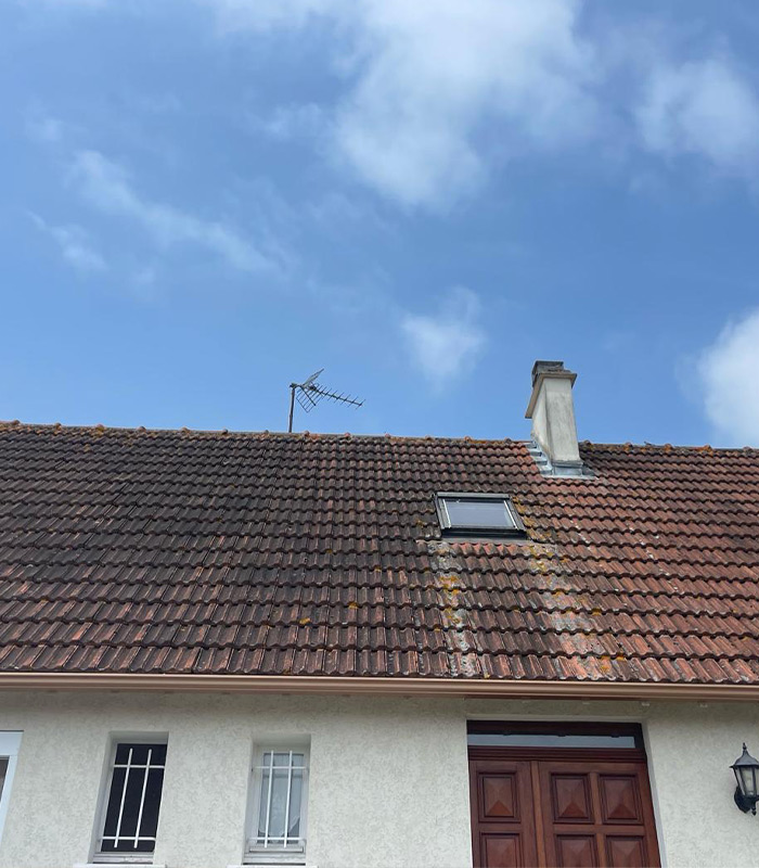 Nettoyage et demoussage de toiture à Antibes (06600) dans les Alpes-Maritimes (06)